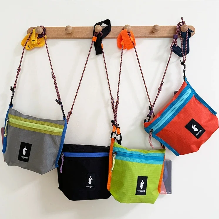 Ultraleichte Outdoor-Umhängetasche mit Kamelmuster, Kleine Tasche für Sommer, Wandern und Radfahren, Mini-Hängetasche