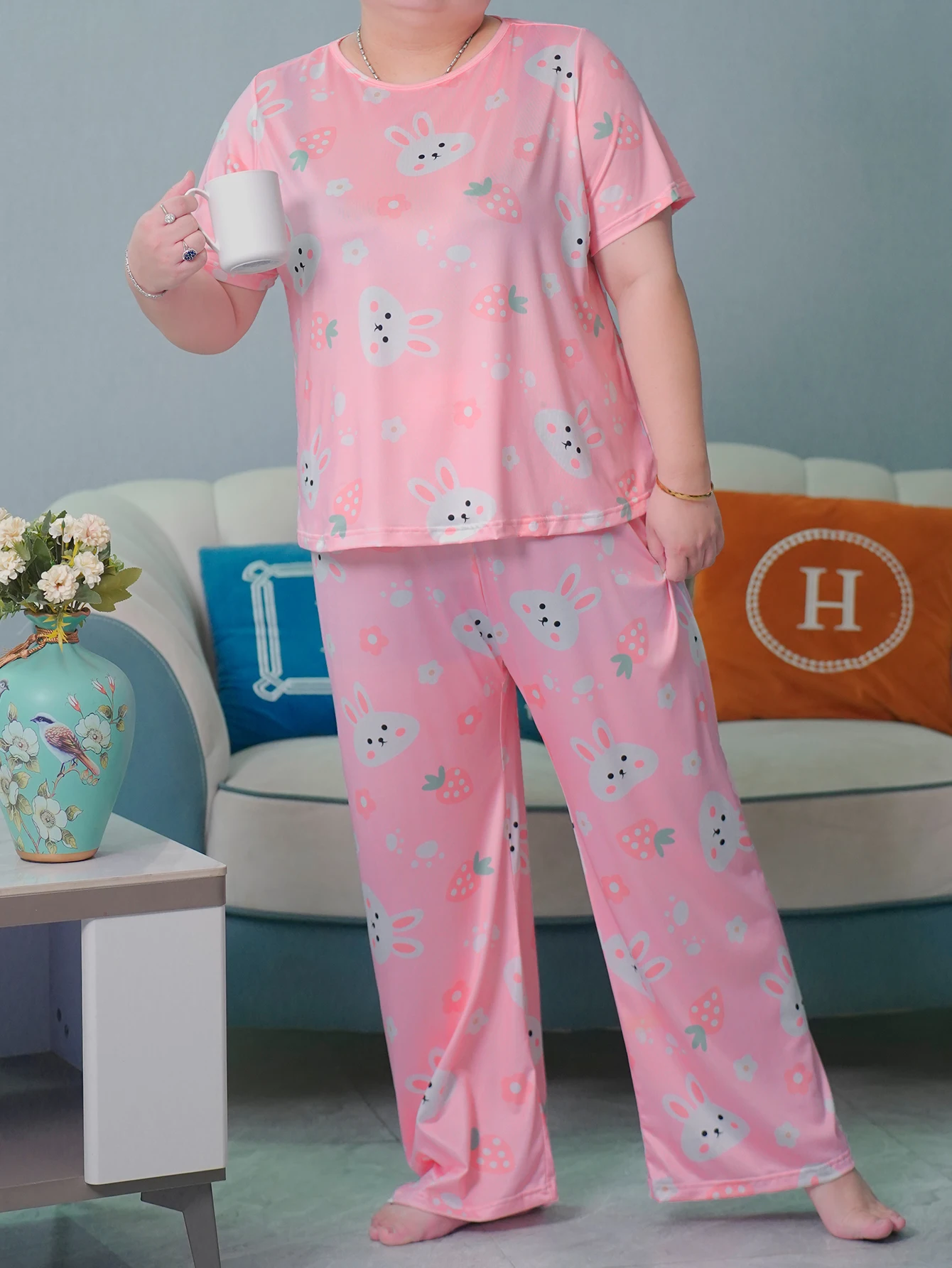 Plus size pajama set, short sleeved long pants, cute rabbit home clothing can be worn out in various sizes of 1-5XL