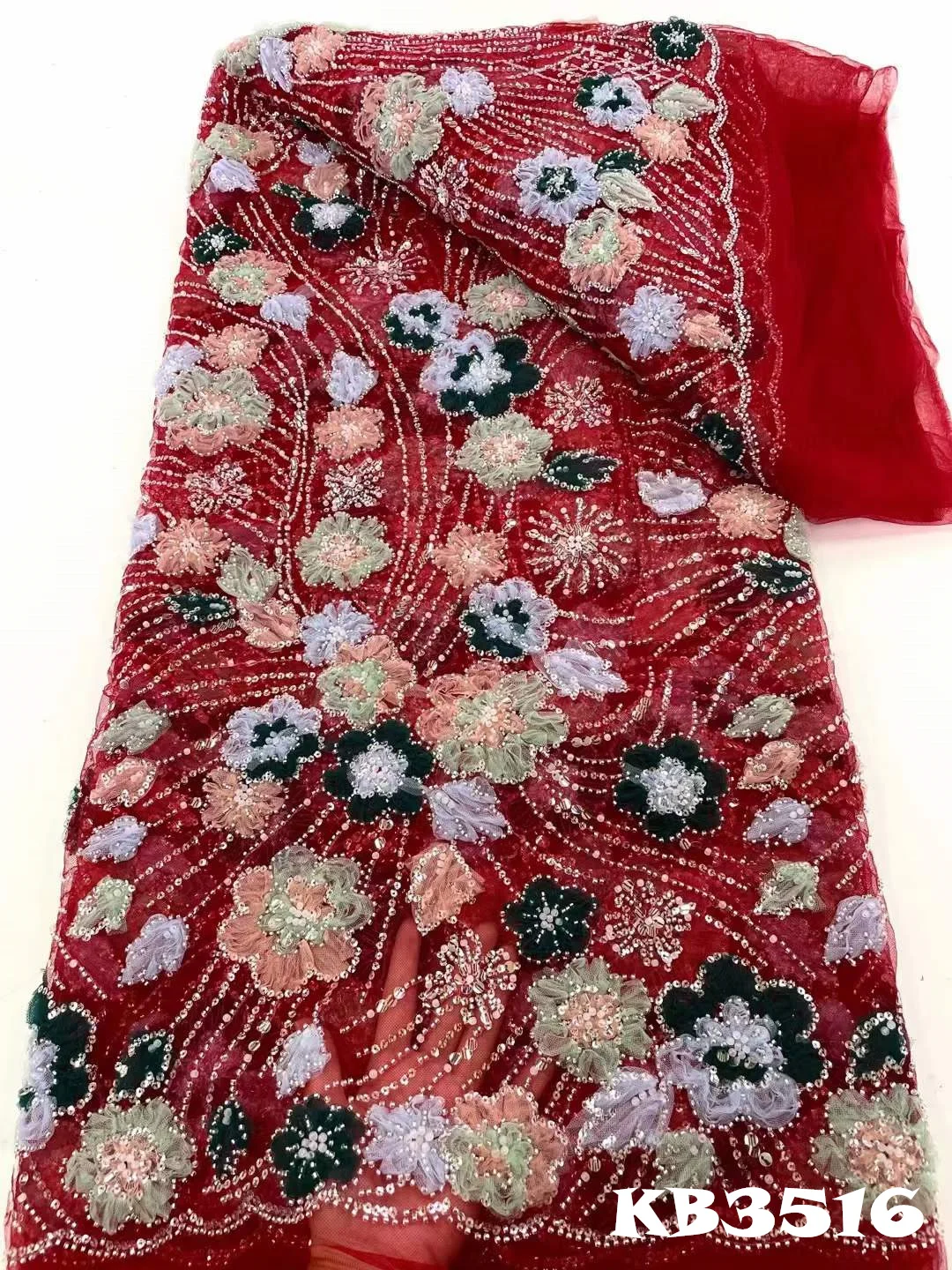 Рисунок 4 - Роскошная кружевная ткань с 3d цветами и бисером