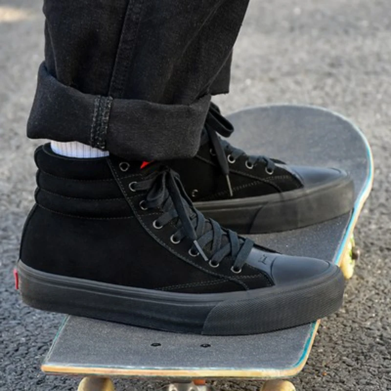 Skateboarding Shoes Midtop Sneakers Skate Shoes Joiint Black