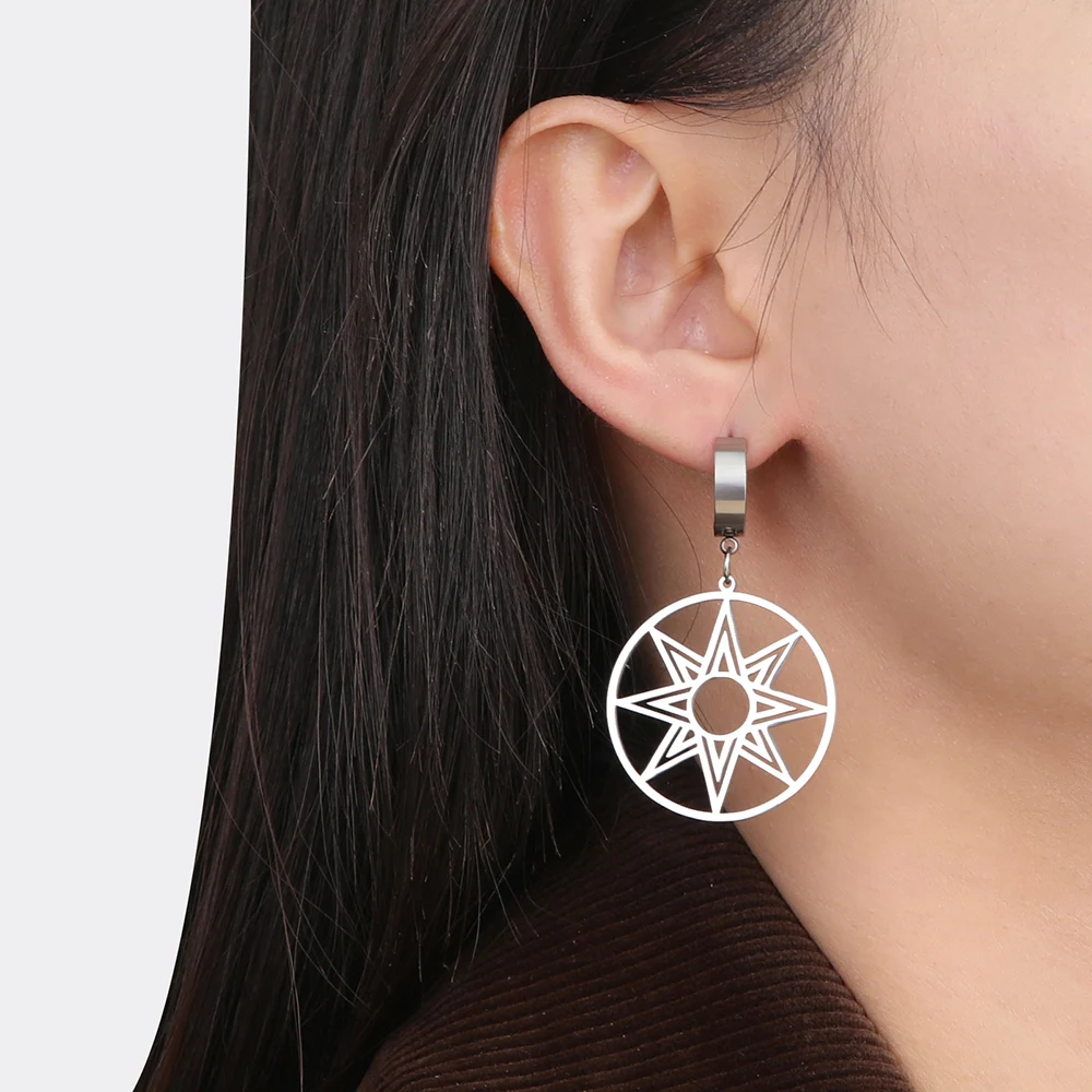 Boucle d’oreille argentée étoile à huit branches