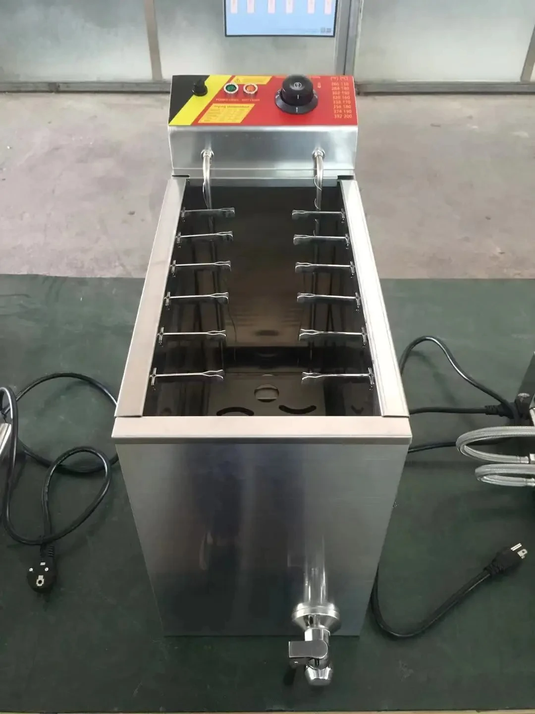 3KW Commercial Automatic Cheese Hot Dog Sticks Fryer Electric Korean Mozzarella Corn Dog Fryer Machine 21L Electric 6