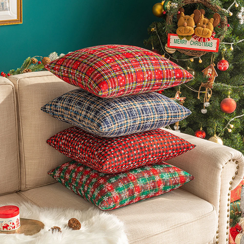 Рисунок 3 - Рождественская наволочка в клетку