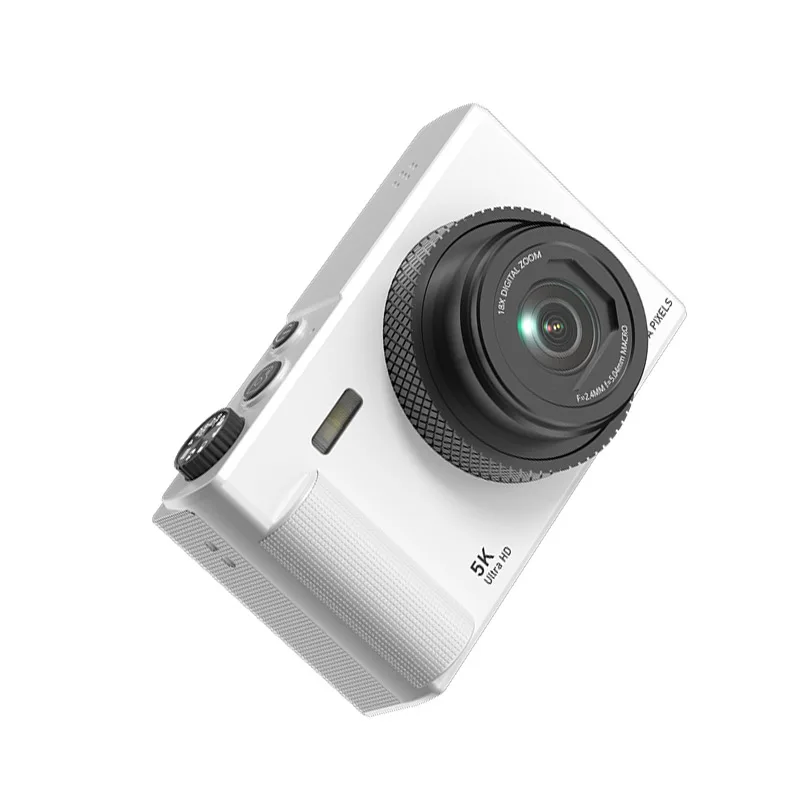 Utilisation de la caméra d'action 75MP 5K Ultra HD avec zoom 18X et stabilisation pour un vlog en extérieur.