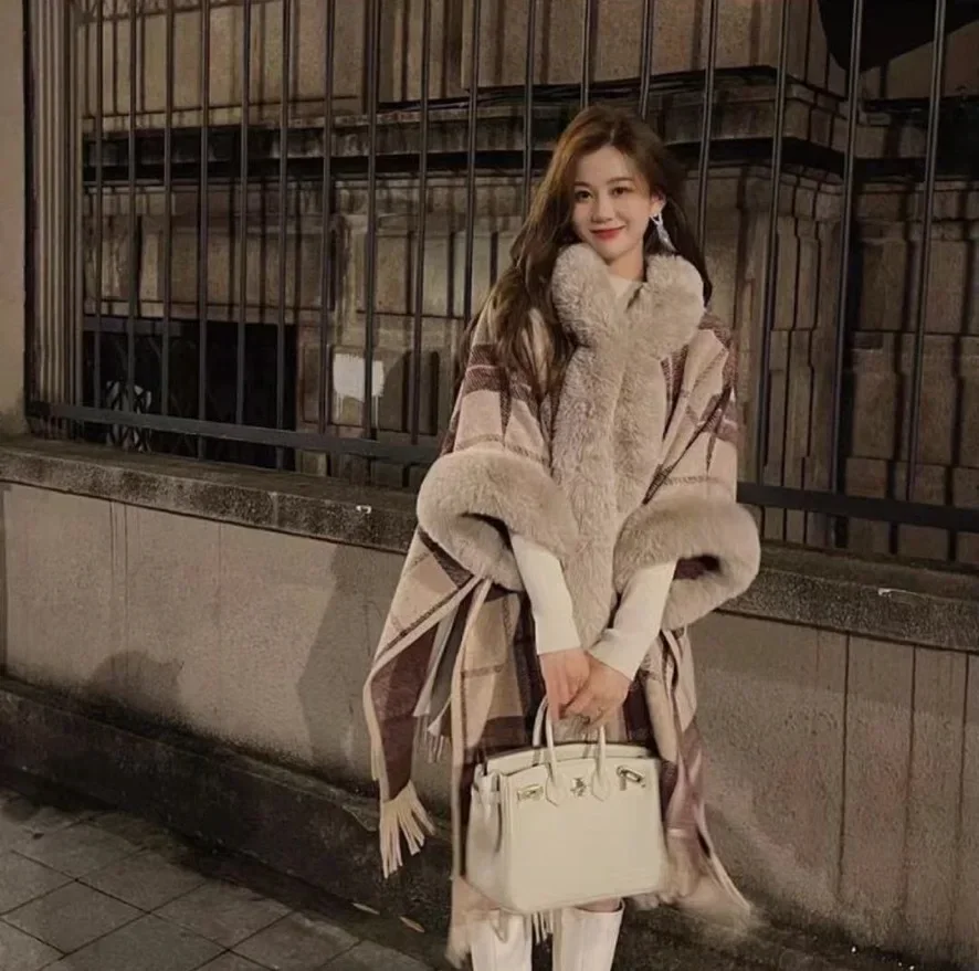 Winter New Plaid Cape For Women Loose Coat Xmas 2023 Faux Fox Fur Poncho Wool Coats Women Tassel Cloak Warm Outwear Fur jacket