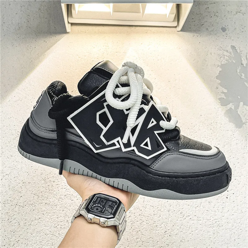 

2023 New Men's Shoes Comfortable Breathable Sports Shoes Casual Bread Shoes Men Sneakers Running Shoes Tenis Masculino size39-45