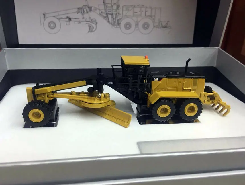 Cat 24M Motor Grader Elite 1/125 Scale Metal Model By DieCast Masters 85539