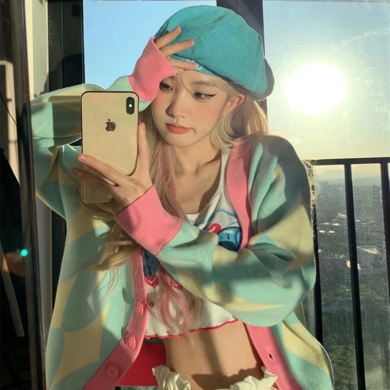 

Женский трикотажный кардиган с V-образным вырезом