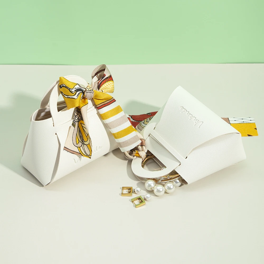 é ribbon 2way bijou satin gather bag é ribbon 2way bijou satin gather bag