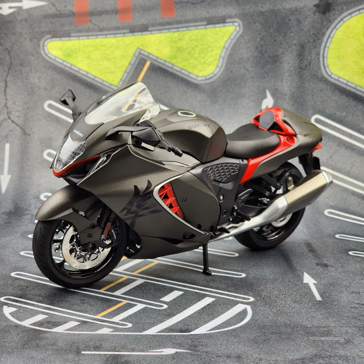 1/9 Suzuki Hayabusa GSX-1300R Toy Motorcycle Racing Model Diecast Miniature Large Size Lightable Collection Gift Boy Children 3