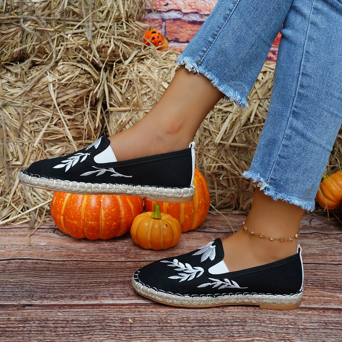 

Non-leather Casual Shoes Loafers Women Embroidery Canvas Shoes Women Espadrilles Women House Slippers Zapatos De Mujer Zapatos