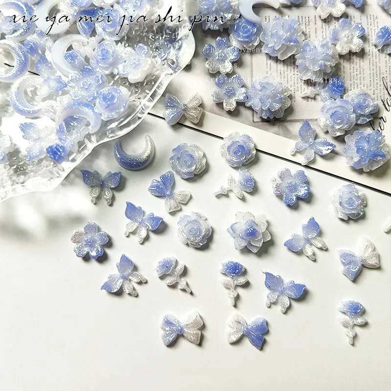 귀여운 블루 그라데이션 송진 네일 아트 참, 일본 꽃 나비 네일 장식, DIY 아크릴 라인스톤 액세서리, 20 개