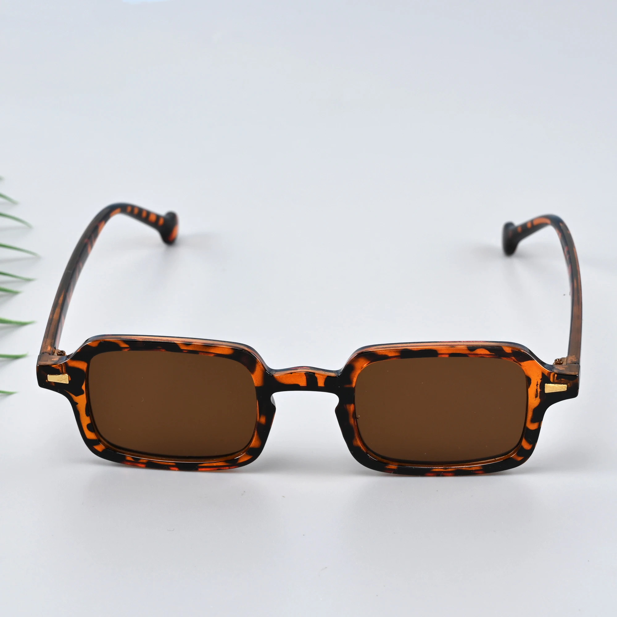 Fashion square sunglasses women men retro rivets decoration gradient shades UV400 protection sun glasses casual driving goggles
