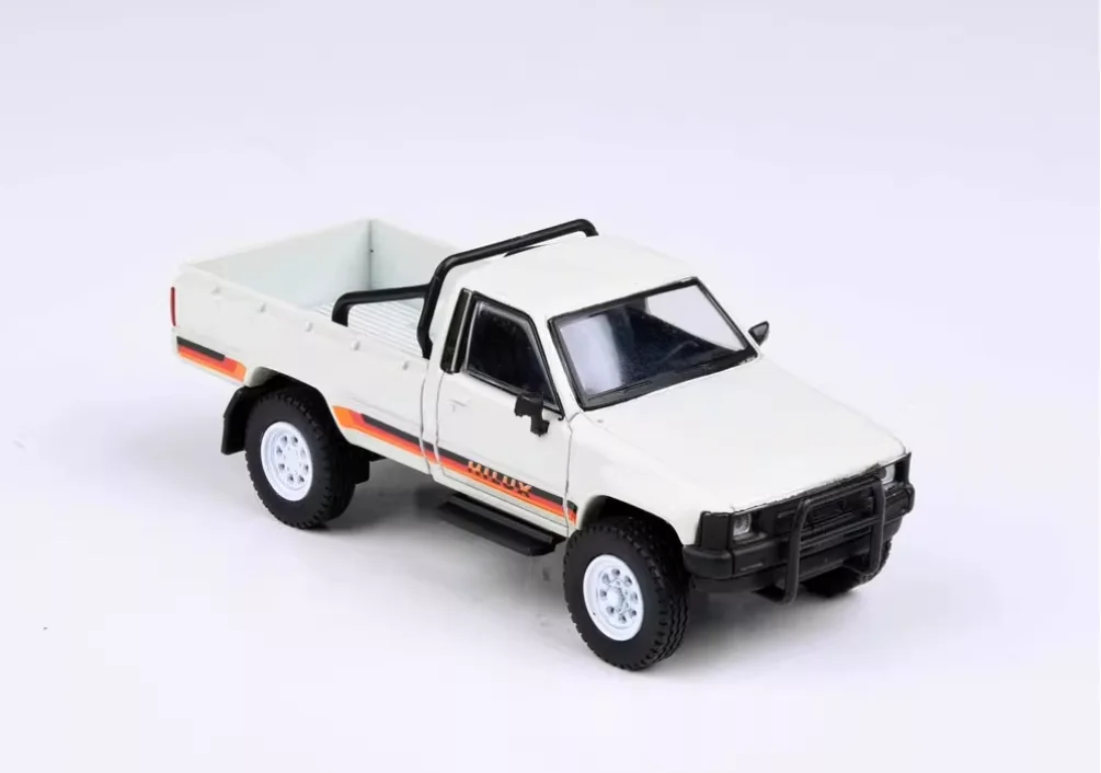 Para64 1:64 1984 Hilux Pickup Truck Simulation Alloy Car Model Gifts Decoration Collection Toys Static Display 25 S287db85021924b8e8e71c9cde1af0e4ek