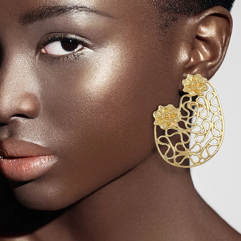 

Elegant Women Earrings Gold Color Drop Earrings With Flower Fashion Jewelry Wedding Party Accessories Trending Free Shipping