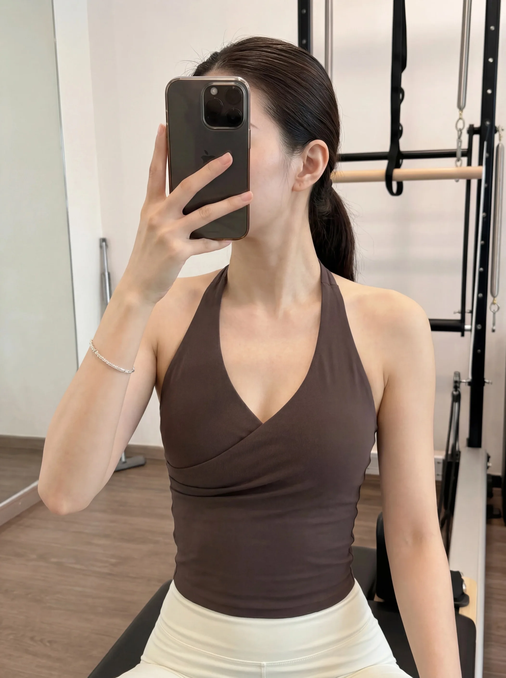 여성용 스포츠 탱크탑 가슴 패드 내장 넥 홀터 V넥 크로스 디자인 피트니스 요가 아웃도어 스포츠 브라 수분 흡수 기능