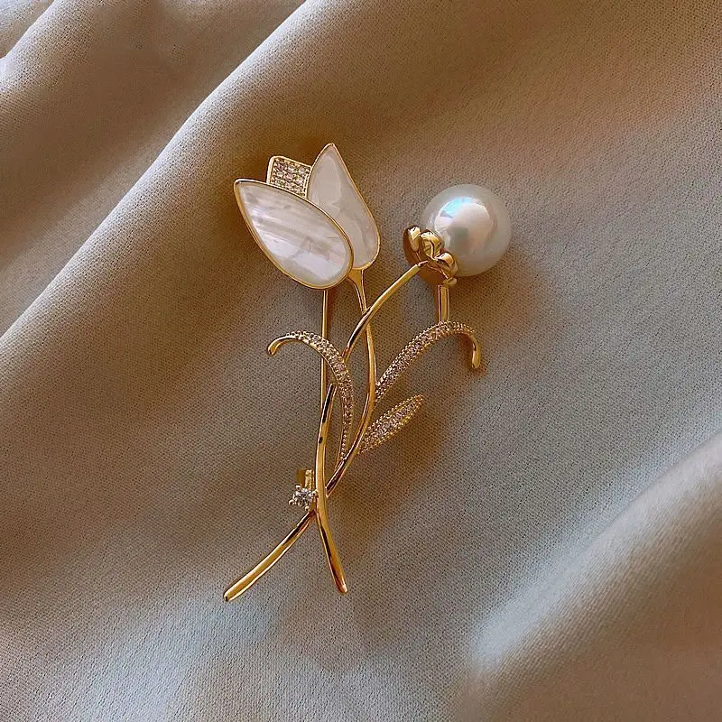 SKEDS Fashion Pearl Flower Garland Elegant Brooch For Women