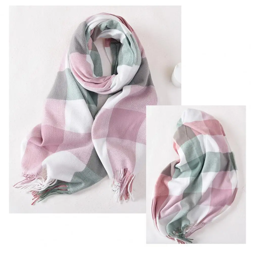 Рисунок 4 - Женский шарф с кисточками зимний