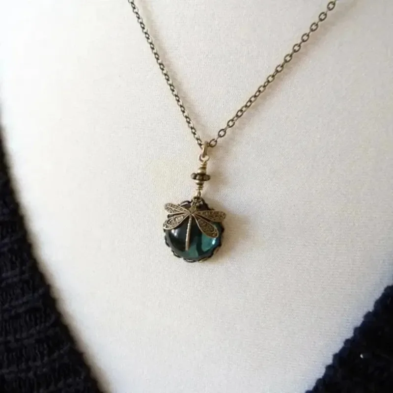 Women Vintage Bronze Hand Carved Dragonfly Pendant Necklaces Ethnic Silver Color Metal Round Green Stone Necklace Jewelry