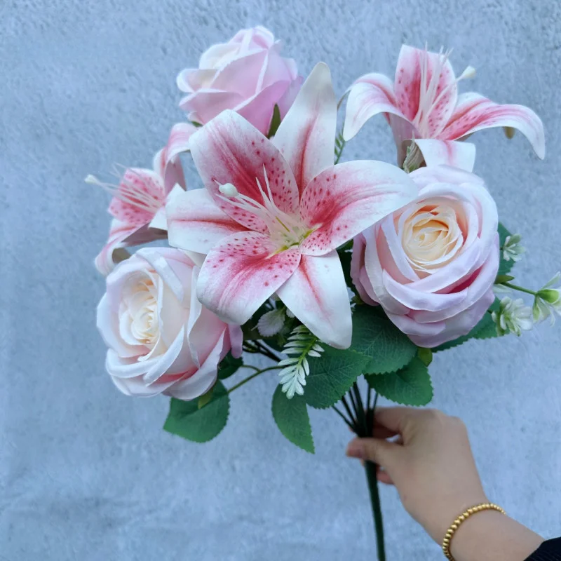 זר צבעי האביב: 9 גבעולים מעורבים של ורדים וליליות עם ורדים - פרחים חתוכים טריים לקישוט הבית, חתונה, יומולדת, מתנה-G