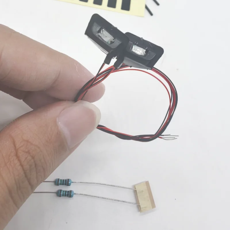 1 Paar LED-Frontrad-Augenbrauenleuchten, gelbe Lampe für 1:14 Tamiya RC Truck Kipper für SCANIA 770S 56368 DIY Spielzeugauto-Teile