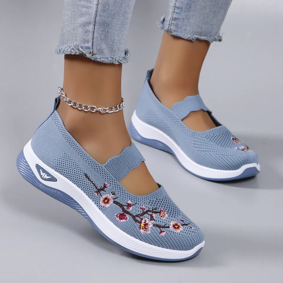 Large size women's shoes 2025 spring old Beijing cloth shoes soft sole comfortable middle-aged and elderly mother's shoes