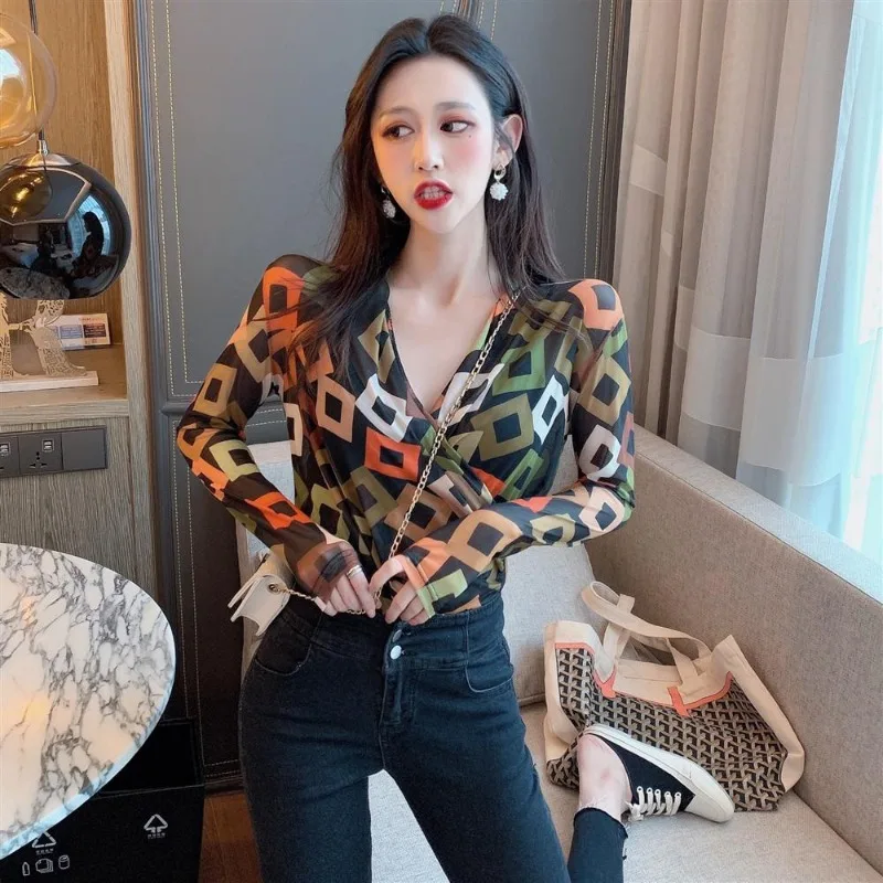 Spring Autumn New Fashion V-neck Long Sleeved Women's Clothing Graffiti Casual All Match Slim Fit Tees Female Clothes T-Shirts