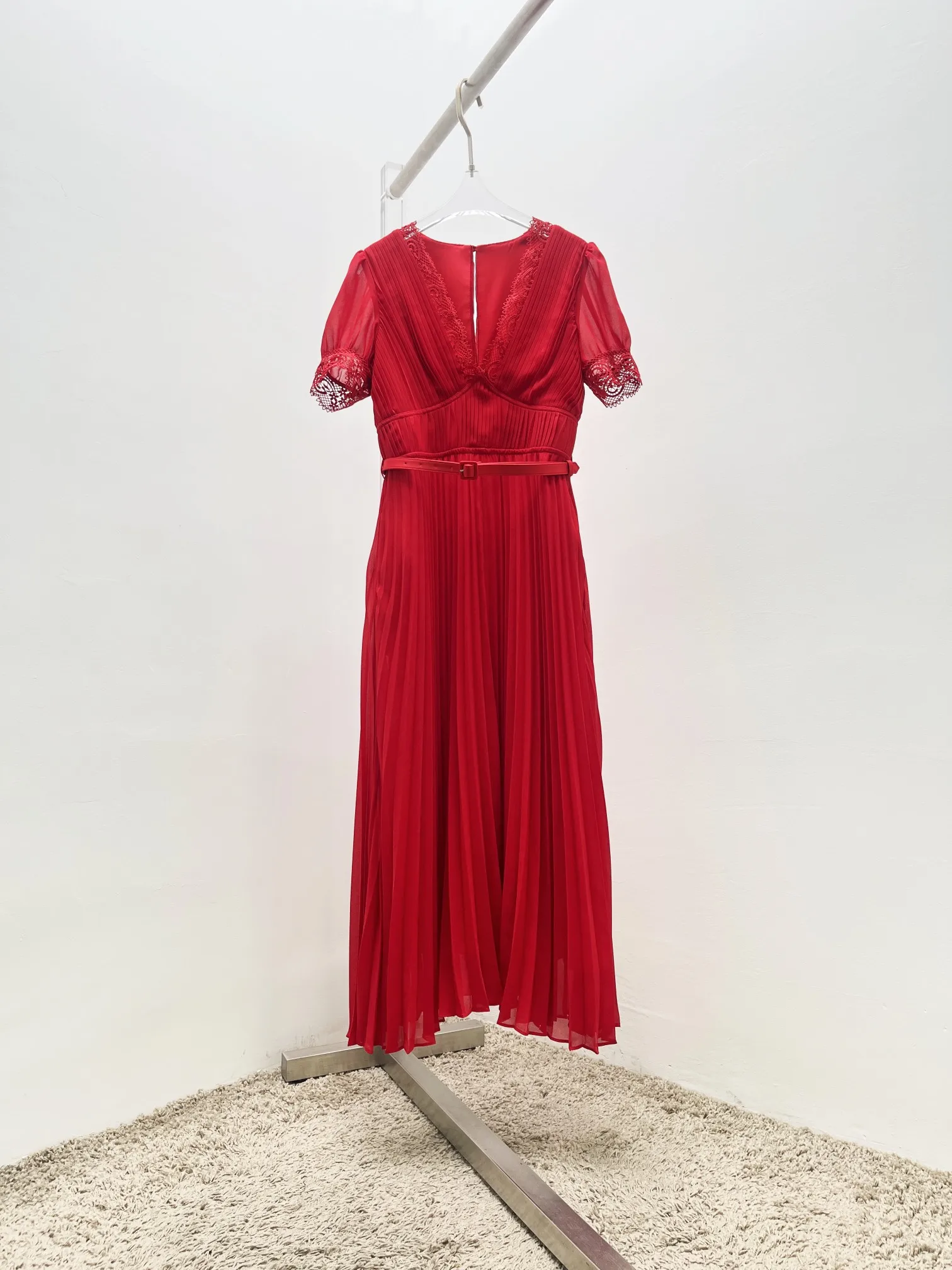 

2023 Women's Clothing New lace pressure plait dress