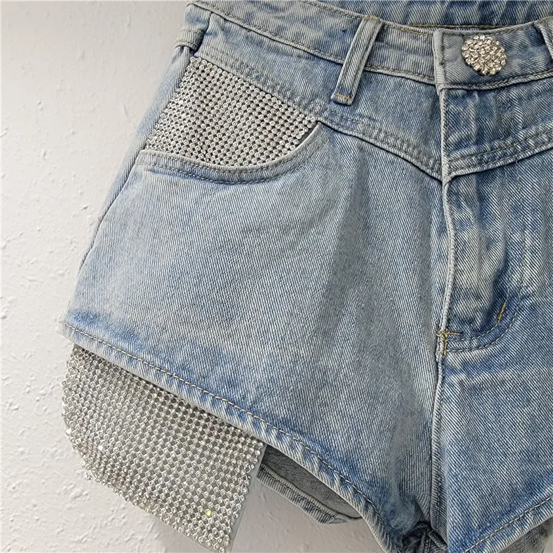 Fashion Street Metal Diamond Denim Shorts Sexy Girl 2024 Spring Summer New Pocket Leakage Booty Shorts Women Clothing