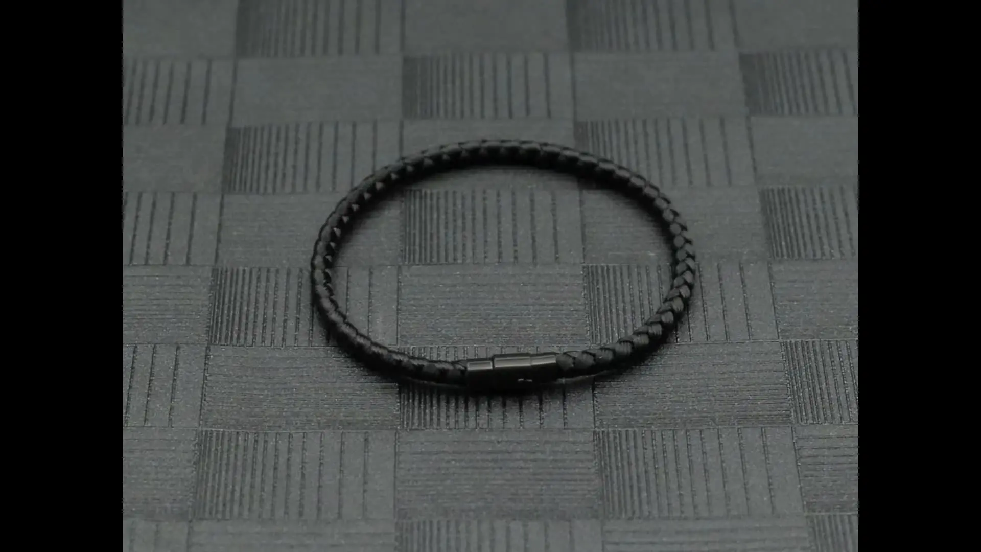 Made By Nam Armband Herren & Damen Surfer Segeltau Armband Rot Handgemacht Geflochten Maritimes Minimalistisches Armband Rot Gold