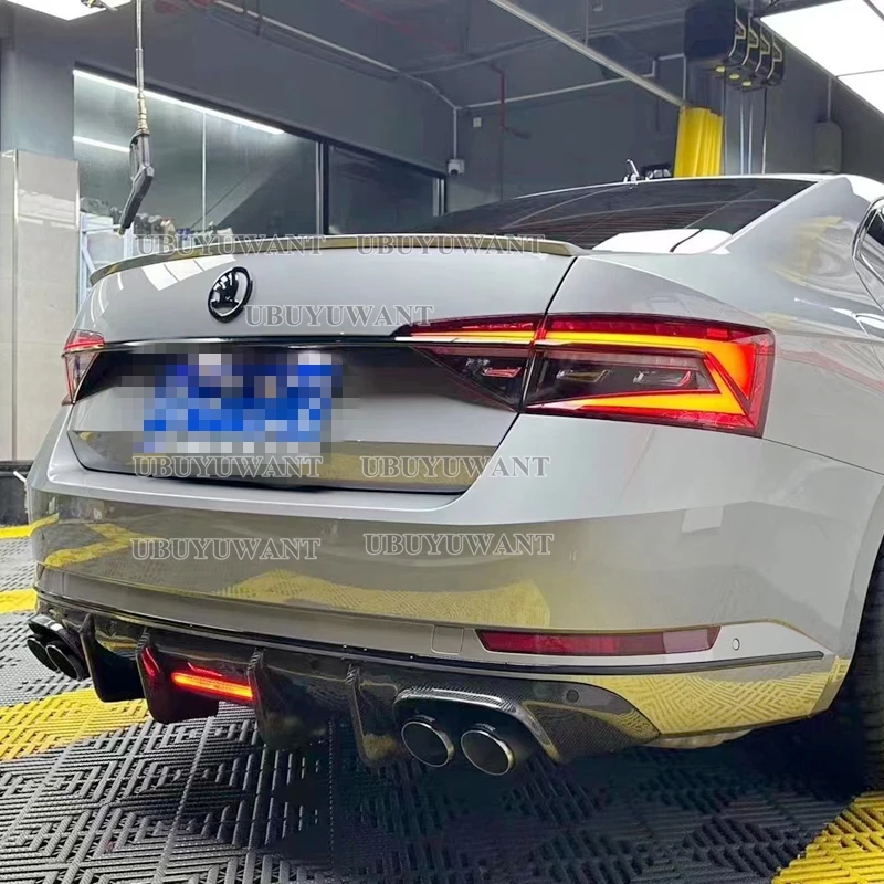 Фото Задняя губа из углеродного волокна с искусственными элементами для Skoda Superb 2015- 2023 ласты Акула стильный диффузор бампер ГУАР №3