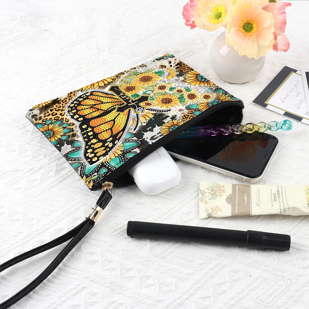 Description Picture 5 of itemPU Partial Special Shaped Cute Rhinestone Mosiac Zipper Handbag 5D Diamond Handmade Wristlet Wallet Female Makeup Bag
