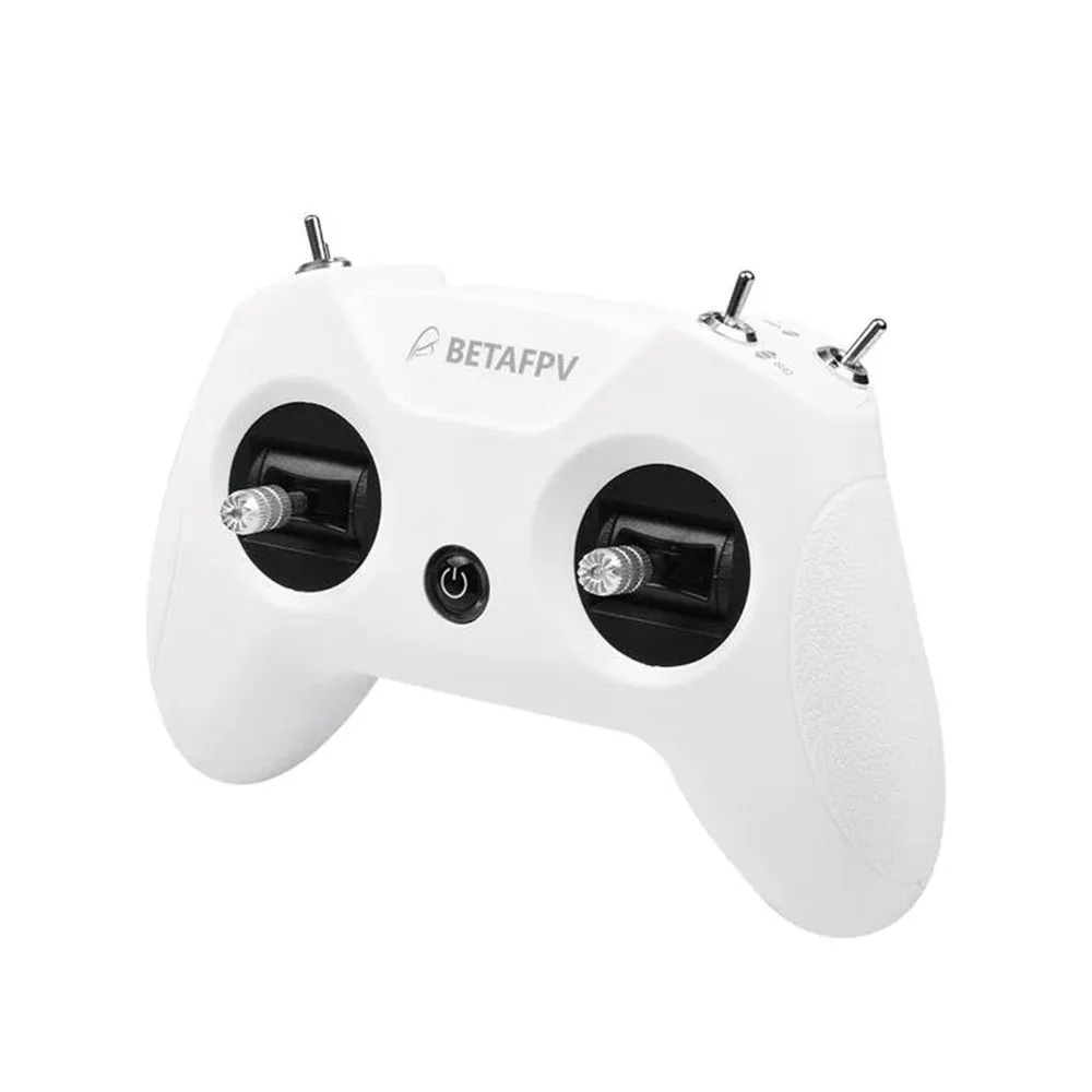 Radiocommande BETAFPV LiteRadio 2 SE ELRS 2.4G tenue en main, montrant sa taille compacte
