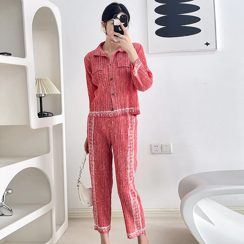 

Женский плиссированный комплект одежды Miyake, осенний комплект из двух предметов: однобортная рубашка с отложным воротником и принтом и штаны с карманами