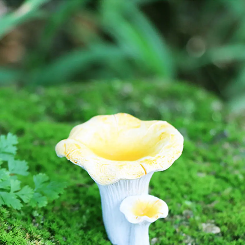 귀여운 송진 화분에 심은 정원 장식, 밝은 색상, 야외 공간 풍경 장식