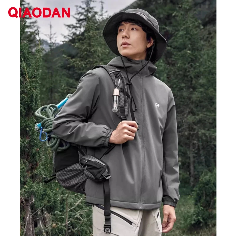 QIAODAN 남성용 방수 윈드 브레이커 2025 가을 새로운 후드 레저 스포츠웨어 솔리드 야외 지퍼 오버 코트 XFD33243305