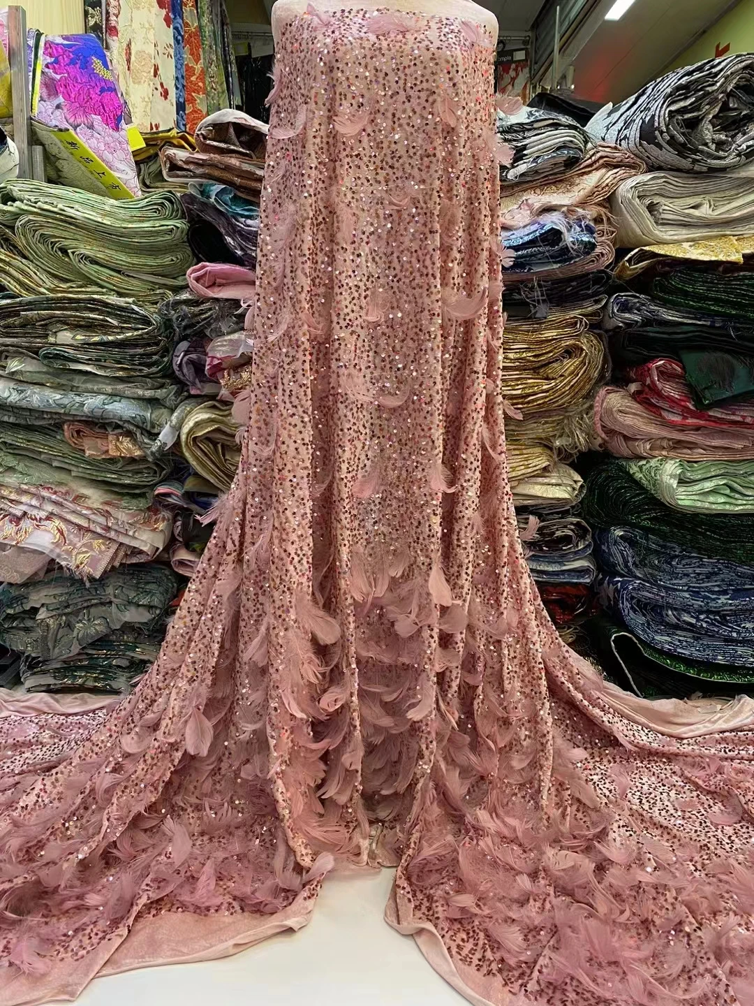 Latest Luxury Elegant African Feather Lace Fabric Embroidery With Sequins  Nigerian Tulle Lace For Wedding Party Long Dress luxury trailing long cheongsams sequins embroidery backless qipao robe orientale chinese tradition wedding dress mermaid