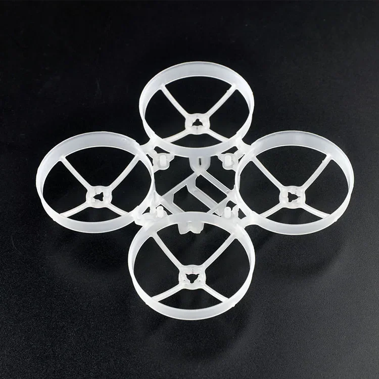 Cadre V4 75mm Happymodel blanc pour micro FPV, vue de dessous affichant les inserts filetés et le passage des câbles.