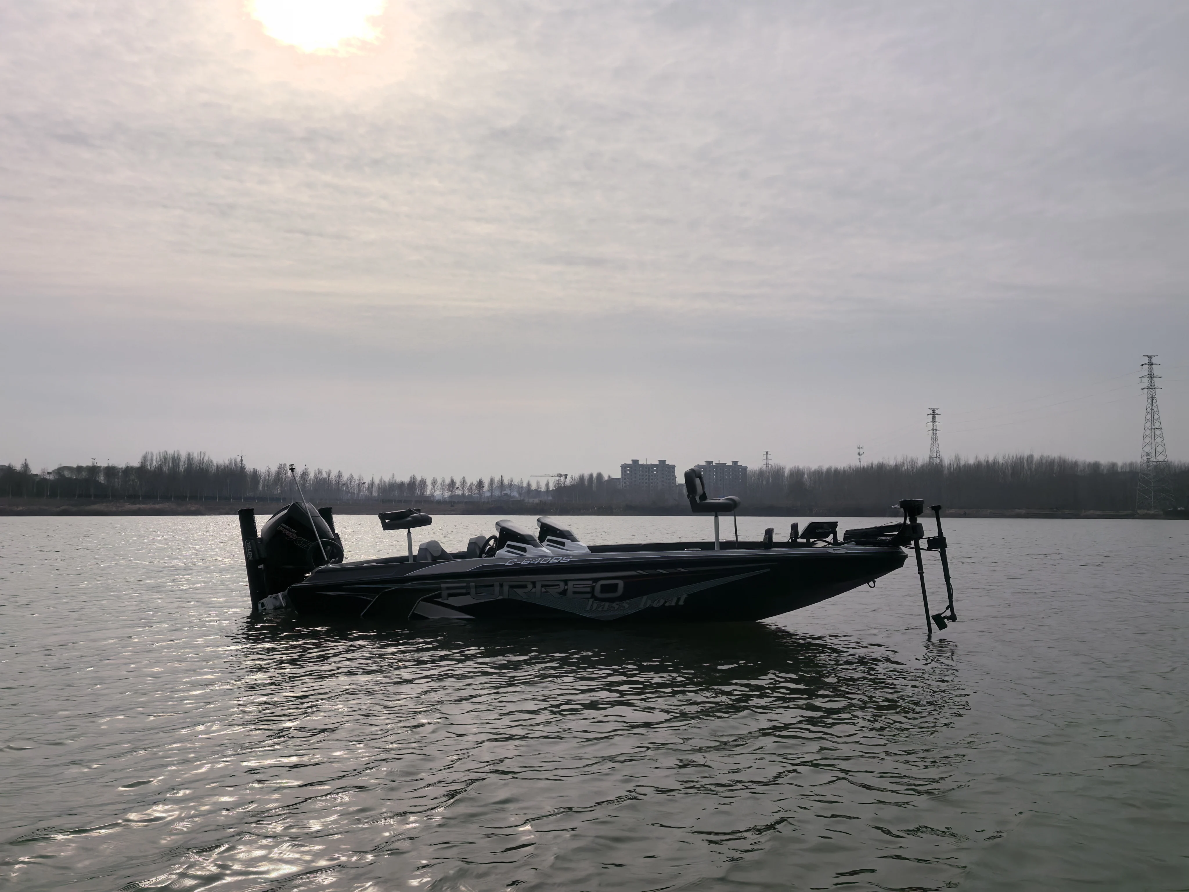 Multi-Functional Aluminum Bass Boat-6.4m C640 Model, 3-Person, 120L Tank, Fishfinder Ready, Durable Construction