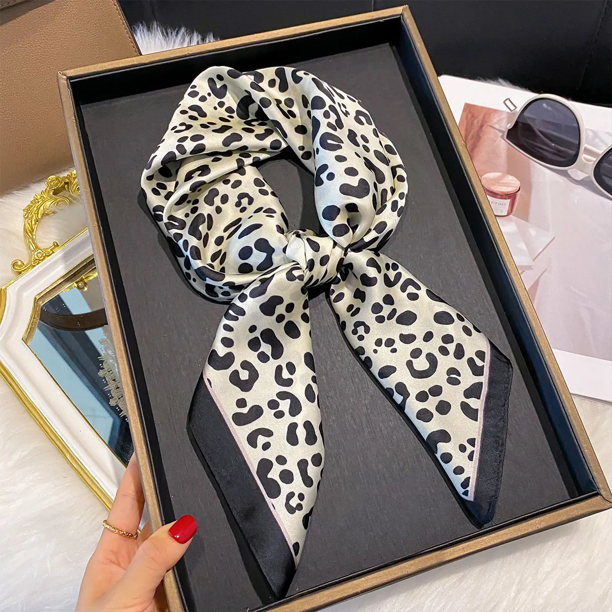 2025 New Fashion 70X70cm Women's Scarf Silk Leopard Print Scarf Square Shawl Decorative Headband Neck Luxury Design Bandana
