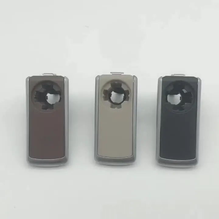 アクセサリーをアップグレードした車のグローブボックス,ツール