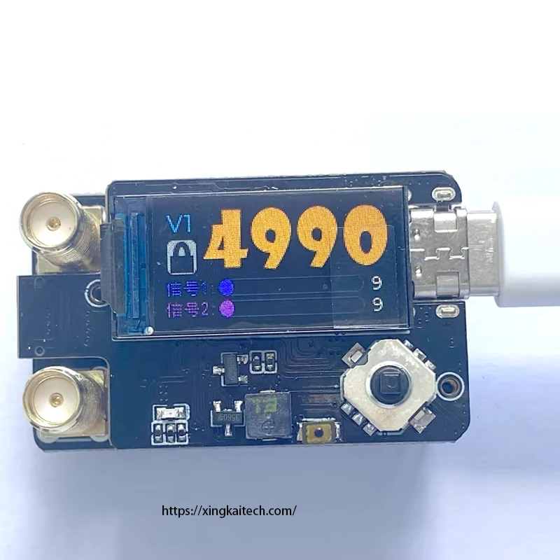 Vue rapprochée du module de réception vidéo VRX 4.9-6.1G avec ses deux antennes