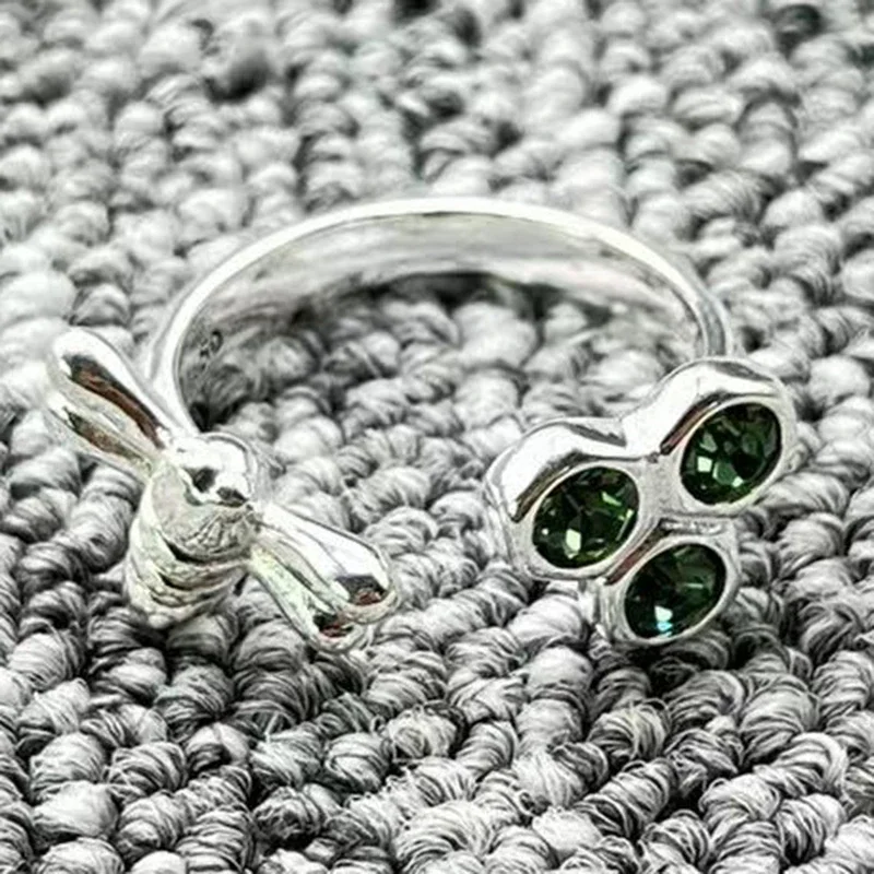 

2023 UNOde50 Fashion Electroplated 925 Silver Exquisite Bee Ring Women's Romantic Holiday Gift