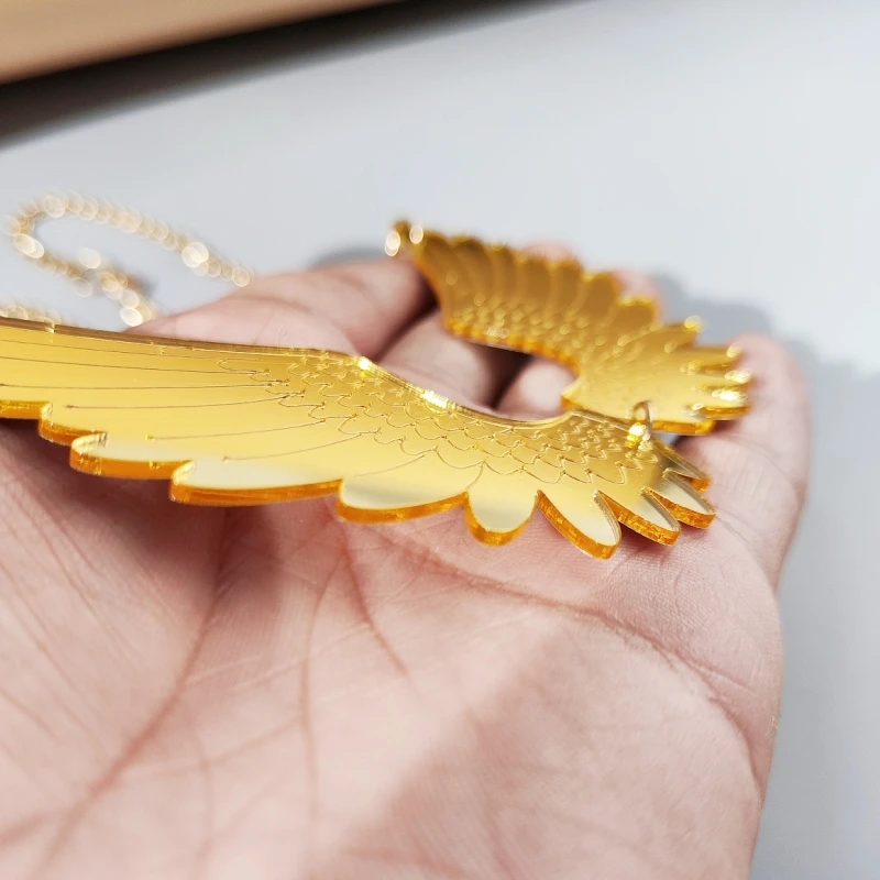KUGUYS Spiegelgoldfarbene Flügel-Anhänger-Halskette für Damen, trendiger, klassischer Acryl-Schmuck, Accessoires – Detail 9