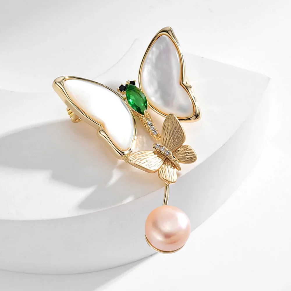 Elegant Pearl Butterfly Brooch for Women Luxurious Zircon Insect Brooches Corsage Clothing Accessories Banquet Jewelry Gifts