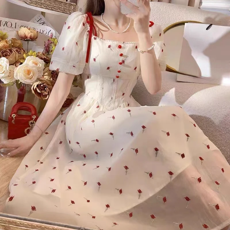 

Женское шифоновое платье с коротким рукавом-фонариком и квадратным вырезом