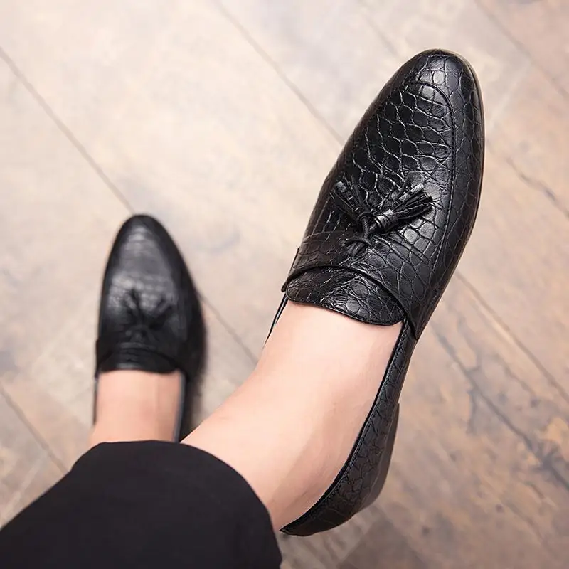 

Summer Men's Shoes Breathable New All-Match Sports Easy Wear Borad Shoe Men's Men's Casual Leather Shoes Slip-on Fashion Shoes