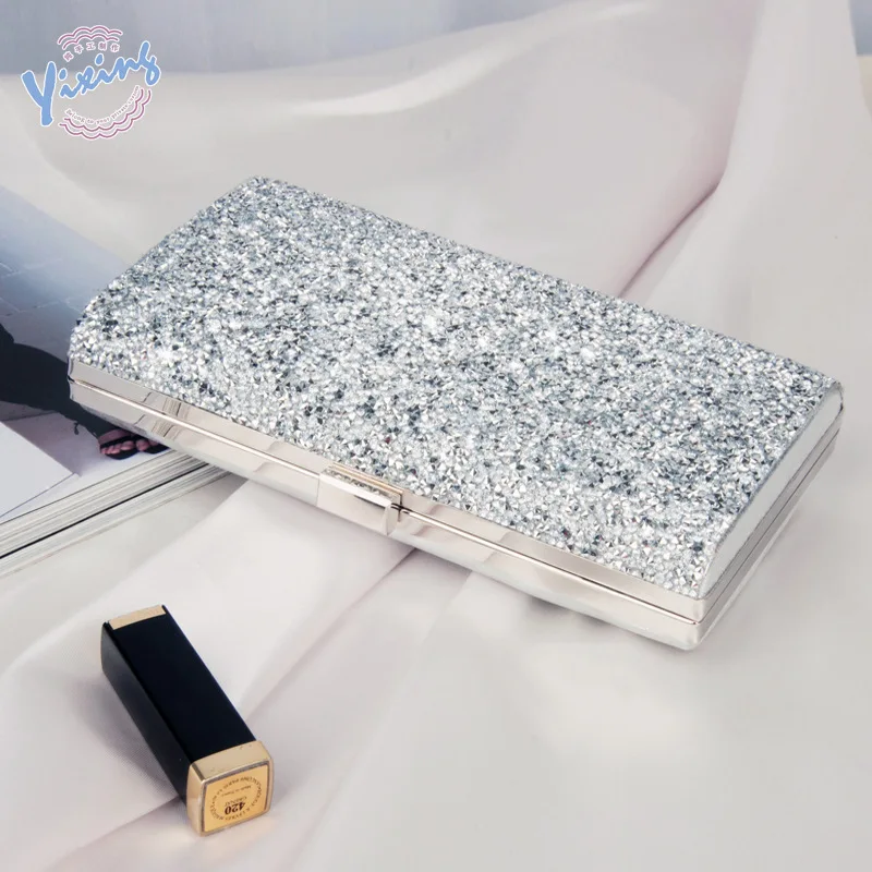 

European and American evening wear clutch bag for women, suitable for parties, banquets, and weddings.