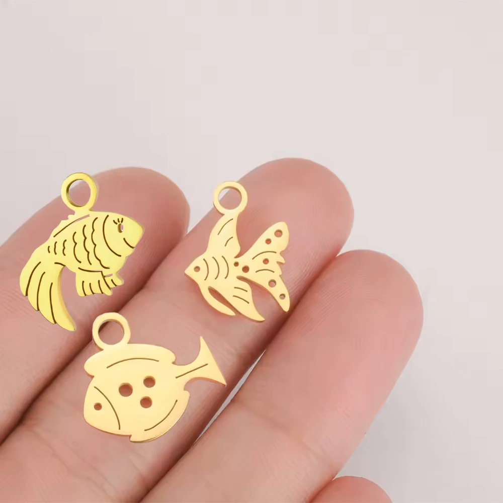 5 Stück Edelstahl Cartoon Engel- und Clownfisch Goldfisch Seefisch Anhänger Ozean-Tier Charms für DIY Armband Halskette Ohrringe