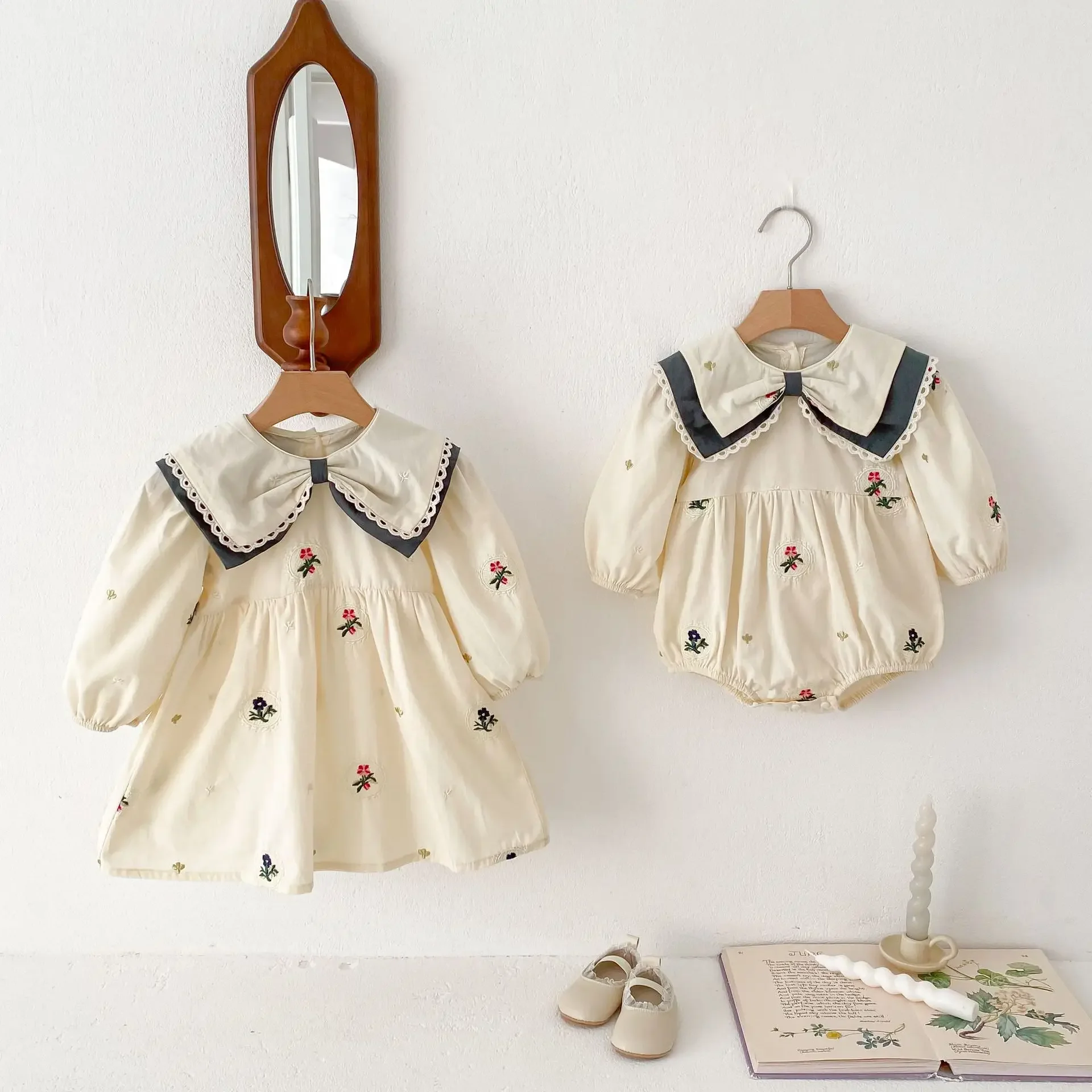 

2024 Baby Girls Beautiful Embroidery Dress/Romper Sister Newborn Wear Fashion Bow Birthday Spring Autumn Dresses Body Clothes